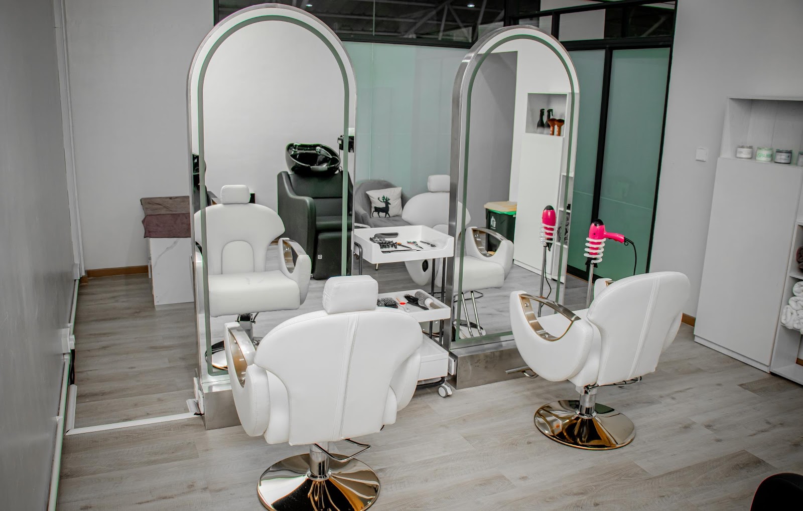 Esmé Salon photo 1