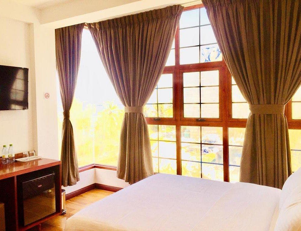 Dhon Manik Beach View Hotel