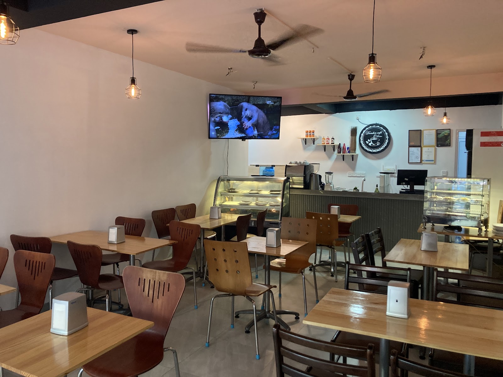 Dondon Cafe' & Bistro
