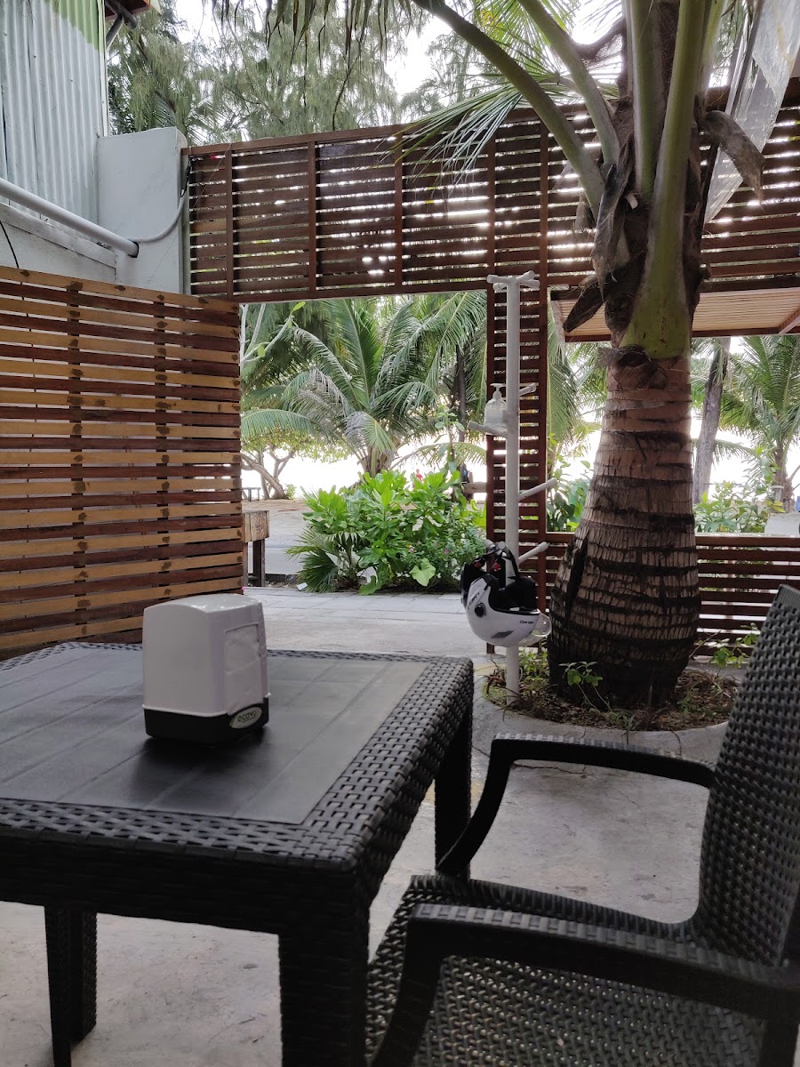 MINS Deli Beach Cafe' and Stay photo 2