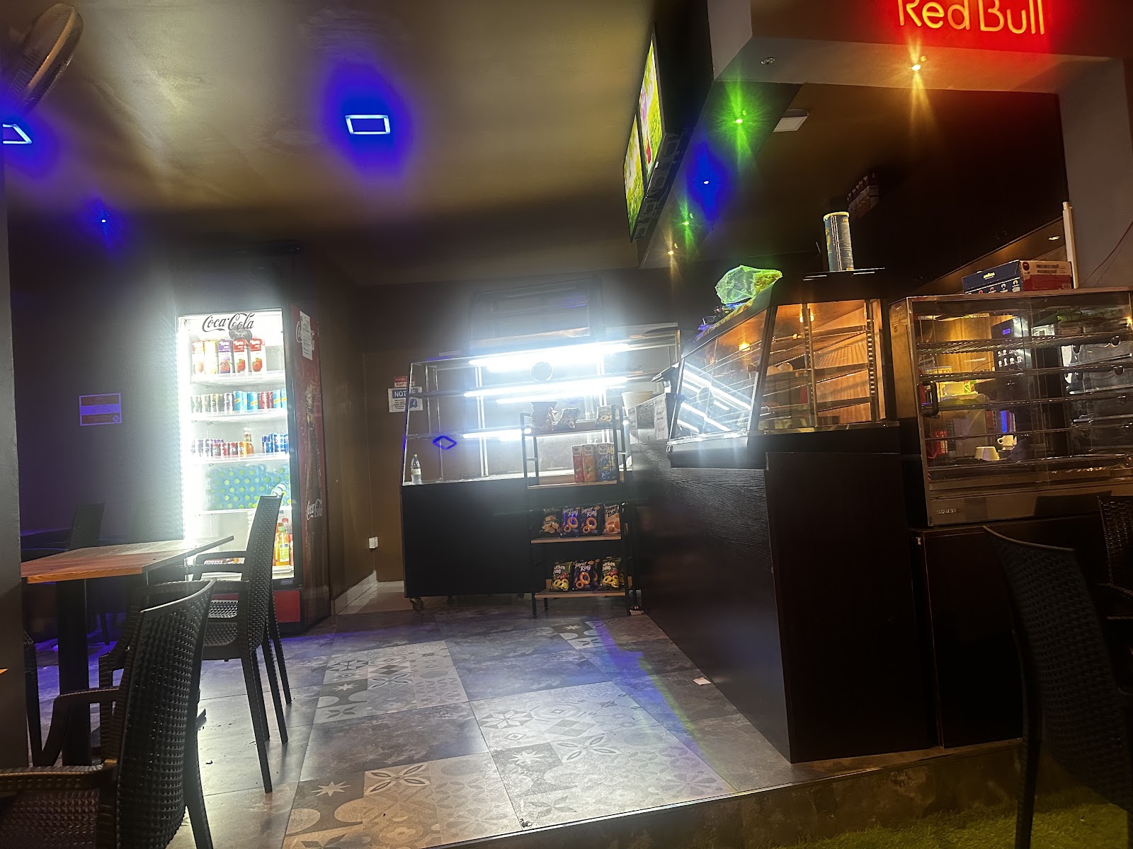 Olympus Cafe & Bistro by OAKER photo 2