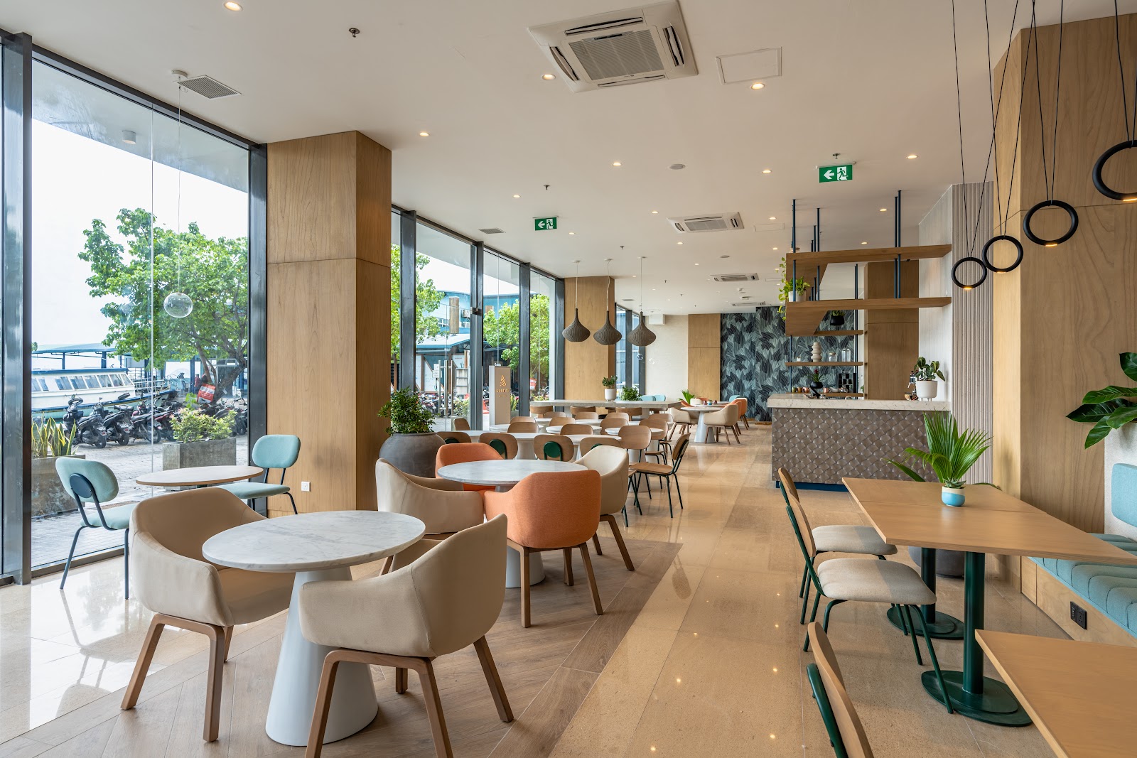 Alimas Cafe and Lounge photo 1