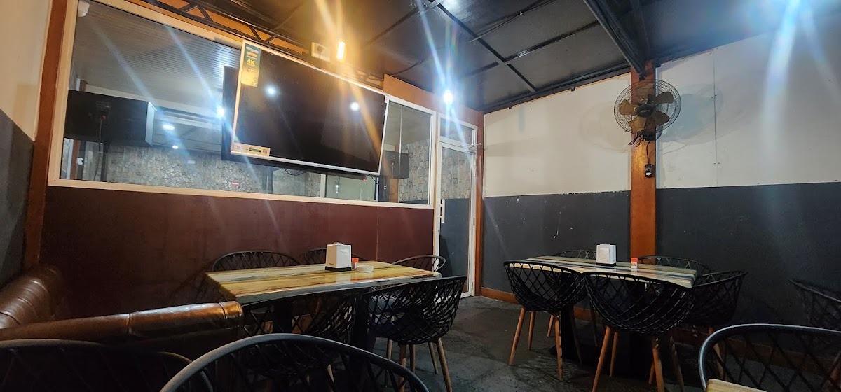 One & all restaurant photo 2